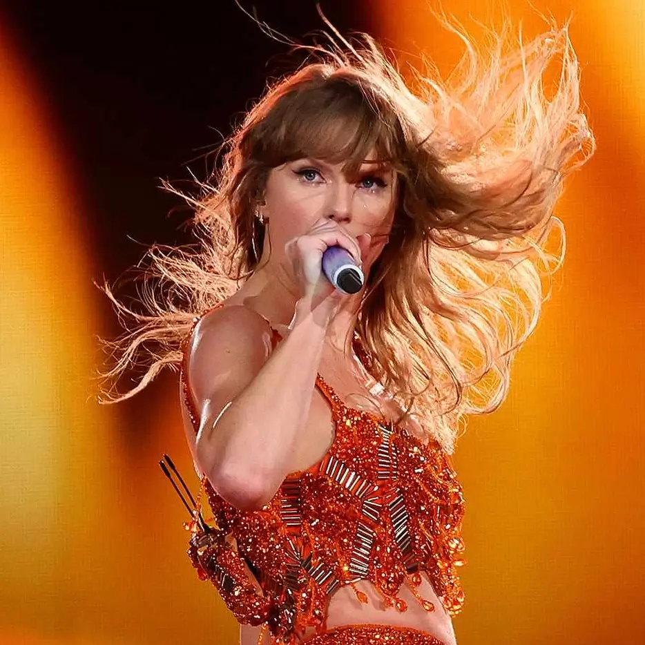 hire taylor swift agent manager