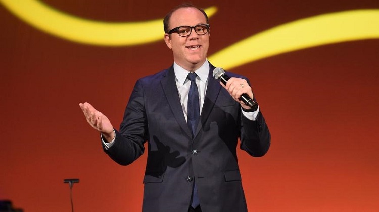 comedian tom papa performs